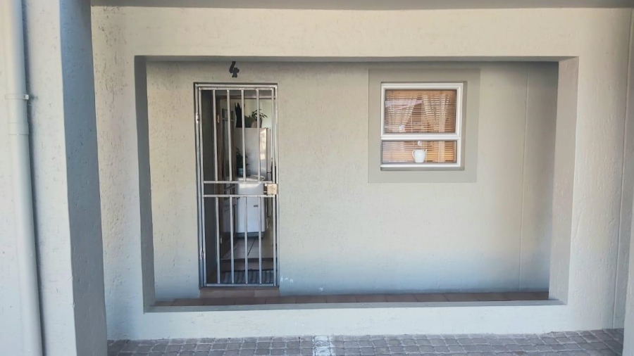 2 Bedroom Property for Sale in Heiderand Western Cape